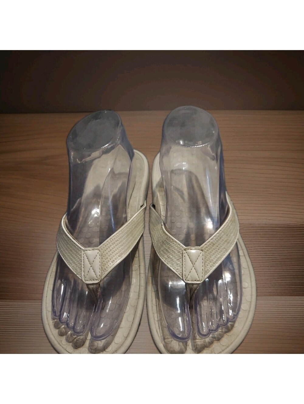 Vionic Flip Flop Sandals Women's 8 White Tan Patent Leather Rubber‎ Sole Summer